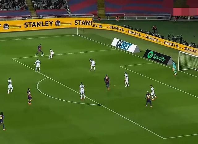 队徽表忠心拉师傅爆射终破心魔巴萨2分钟2连击亚马尔亲吻(图2)